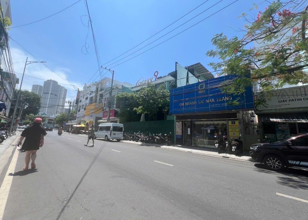 BÁN NHÀ MẶT TIỀN NGÔ GIA TỰ NHA TRANG (GẦN VÒNG XOAY LÊ THÁNH TÔN, GẦN CHỢ ĐẦM)