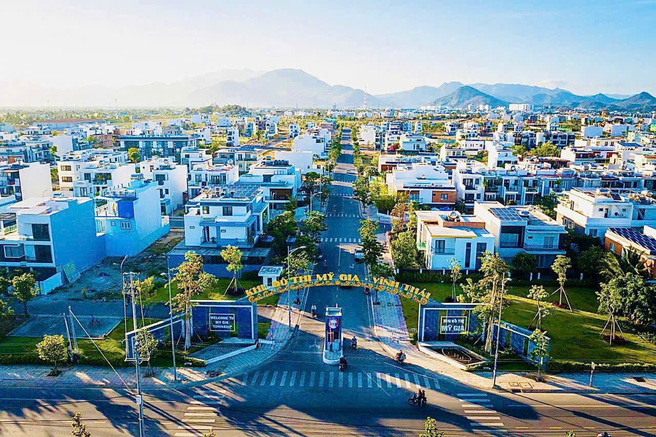 Bán Ngay Lô Hướng Đông – Sạch Đẹp – Gói 2 Mỹ Gia – Hạ Giá Còn 3,3 tỷ – DT 100m2 ngang 5m