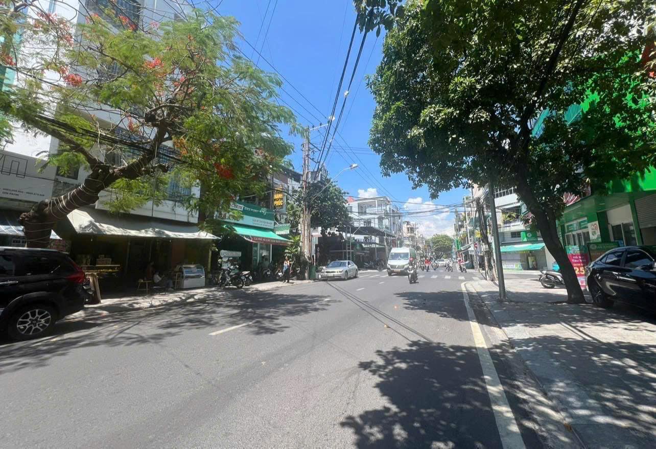 BÁN NHÀ MẶT TIỀN NGÔ GIA TỰ NHA TRANG (GẦN VÒNG XOAY LÊ THÁNH TÔN, GẦN CHỢ ĐẦM)